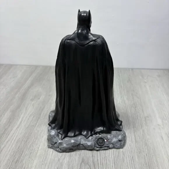 DC Comics BATMAN Finders Keyper Statue ~ Loot Crate DX Exclusive Edition - Picture 4 of 16